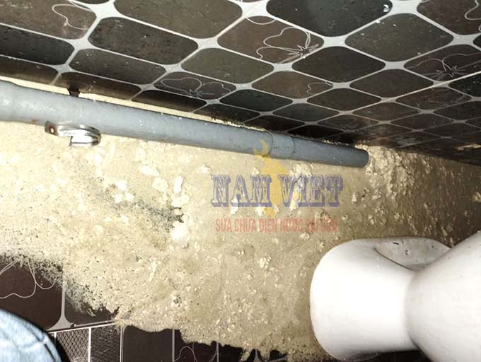 Thông nghẹt đường ống nước thải nhà vệ sinh
